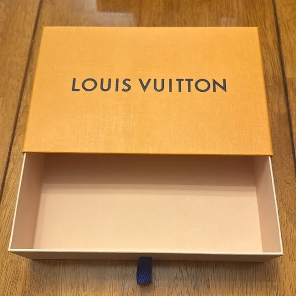 Louis Vuitton Box - Accessory Size - Picture 3 of 6